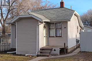 Detached House for Sale, 824 H Avenue N, Saskatoon, SK