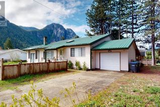 Detached House for Sale, 1980 Spruce Drive, Squamish, BC
