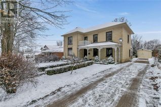 Detached House for Sale, 368 Fergus Street N, Mount Forest, ON