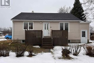 Detached House for Sale, 39 Fourth St W, Cochrane, ON