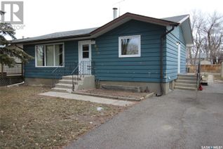 Bungalow for Sale, 820 3rd Street E, Shaunavon, SK