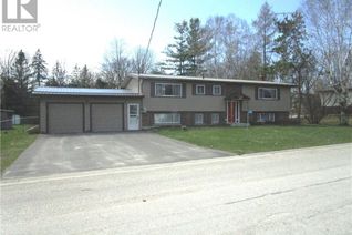 Detached House for Sale, 120 Ford Street, Lyndhurst, ON