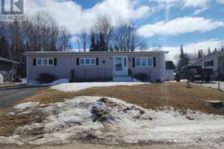 Bungalow for Sale, 4 Graham Dr, Manitouwadge, ON