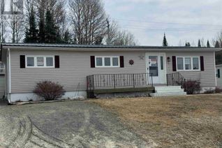Bungalow for Sale, 4 Graham Dr, Manitouwadge, ON
