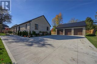 Detached House for Sale, 185 Commissioners Road E, London, ON