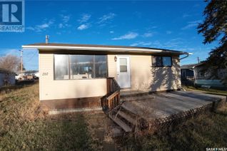 Bungalow for Sale, 207 First Street N, Cabri, SK
