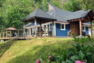 Chalet for Sale, 2025 Route 105, Lower Queensbury, NB