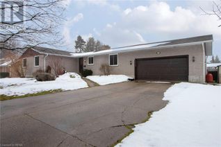 Detached House for Sale, 44 Albert Street, Mitchell, ON