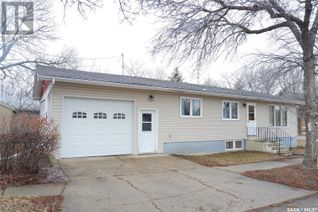 Detached House for Sale, 112 6th Avenue E, Assiniboia, SK