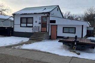 House for Sale, 235 3 Street Nw, Medicine Hat, AB