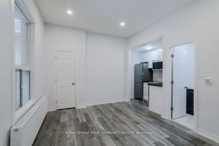 Freehold Townhouse for Rent, 210 Carlton St #102, Toronto, ON