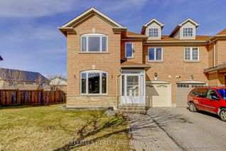 Semi-Detached House for Sale, 153 Wainscot Ave, Newmarket, ON