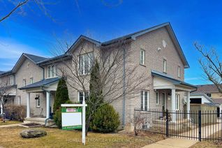 Freehold Townhouse for Sale, 13 Silver Maple Cres, Barrie, ON