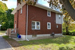 Detached House for Rent, 752 Dundas St W #1, Whitby, ON