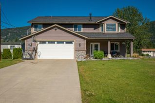 Detached House for Sale, 1067 Bridgeview Crescent, Castlegar, BC