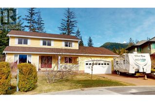 Detached House for Sale, 1012 Wenda Place, Squamish, BC