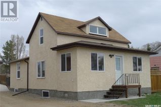 Detached House for Sale, 415 2nd Avenue E, Biggar, SK