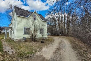 Detached House for Sale, 4 Hincks Avenue E, Renfrew, ON