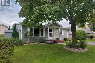 Bungalow for Sale, 417 Shannon Boulevard, Grand Bend, ON