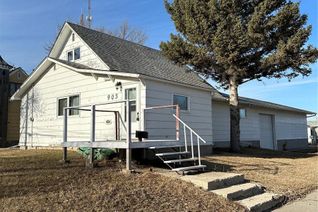 Detached House for Sale, 903 4th Street S, Weyburn, SK