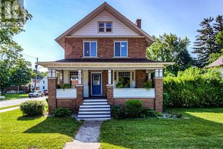 Detached House for Sale, 690 Wallace Avenue N, Listowel, ON