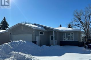 Detached House for Sale, 61 10th Street, Weyburn, SK