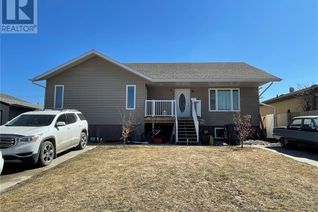 Bungalow for Sale, 810 Centre Street, Meadow Lake, SK