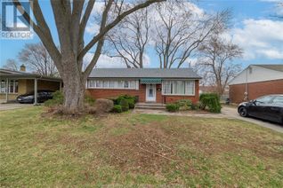 Detached House for Sale, 3660 Roxborough Avenue, Windsor, ON