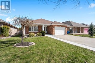 Detached House for Sale, 23 Tanner Drive, Fonthill, ON