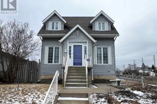 Detached House for Sale, 310 College St, Thunder Bay, ON