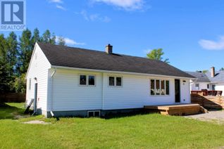 Bungalow for Sale, 70 Neebig Ave, Manitouwadge, ON