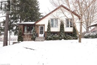 Detached House for Sale, 33 Adelaide Street, Mitchell, ON