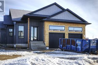 Property for Sale, 323 Woolf Bay, Saskatoon, SK