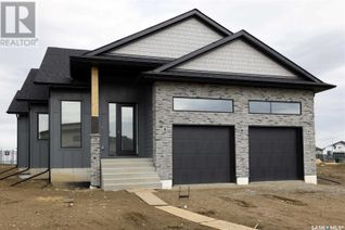 Detached House for Sale, 323 Woolf Bay, Saskatoon, SK