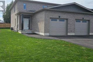 Semi-Detached House for Sale, 18 Peachleaf Lane, Waterford, ON