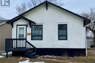 Detached House for Sale, 215 4th Street E, Carnduff, SK