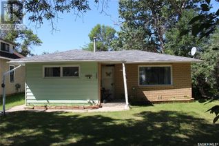 Bungalow for Sale, 421 3rd Street E, Shaunavon, SK