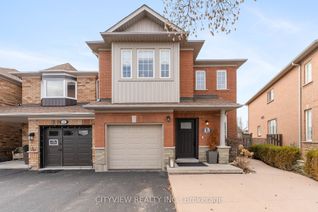 Freehold Townhouse for Sale, 15 Moore Cres, Hamilton, ON