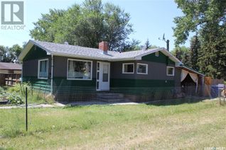 Bungalow for Sale, 306 Clay Street, Eastend, SK