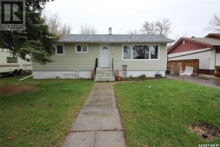 Bungalow for Sale, 711 4th Street E, Shaunavon, SK