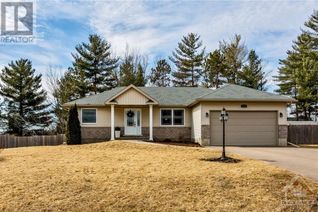 Detached House for Sale, 235 Oriole Crescent, Petawawa, ON