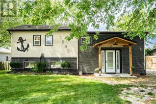 Detached House for Sale, 1993 Yonge Street, Sarnia, ON