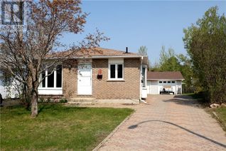 Detached House for Sale, 9 St. Laurent Place, Elliot Lake, ON