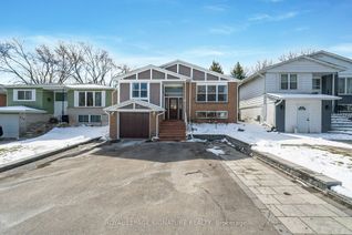 Bungalow for Sale, 212 Currey Cres, Newmarket, ON