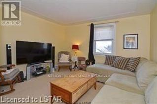 Detached House for Sale, 31 Langarth St W, London, ON