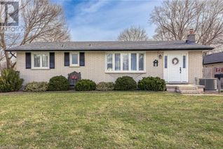 Detached House for Sale, 8 Dell Drive, Strathroy, ON