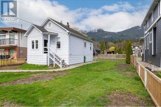 House for Sale, 38023 Fifth Avenue, Squamish, BC