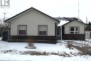 Bungalow for Sale, 73 3 Street E, Drumheller, AB