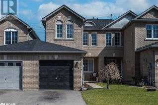 Freehold Townhouse for Sale, 109 Hawthorne Crescent, Barrie, ON