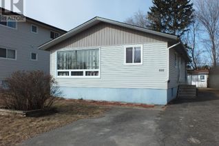 Bungalow for Sale, 609 Vickers St N, Thunder Bay, ON